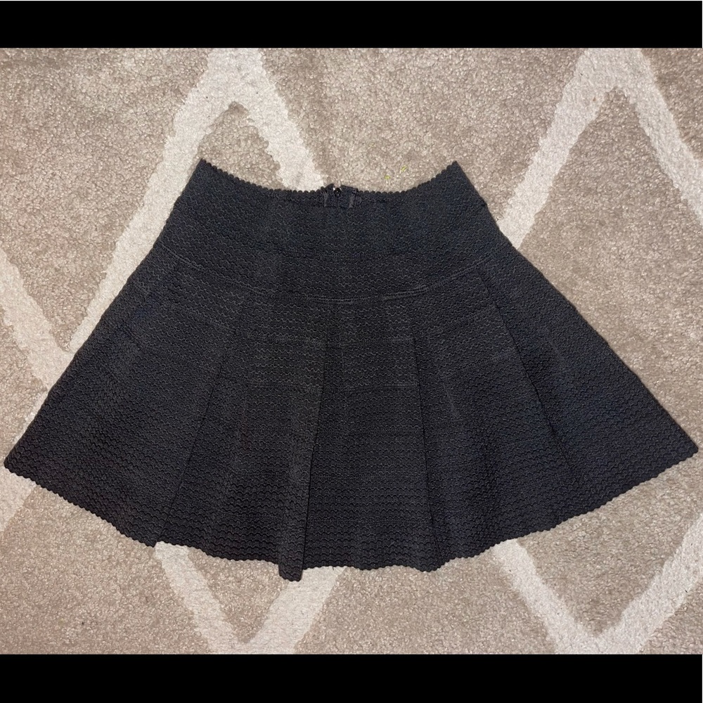 Black Solid Casual Skirt-Size Large